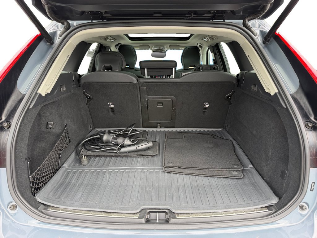 Certified 2024 Volvo XC60 T8 Plus w/ Climate Package AWD/4WD image 11