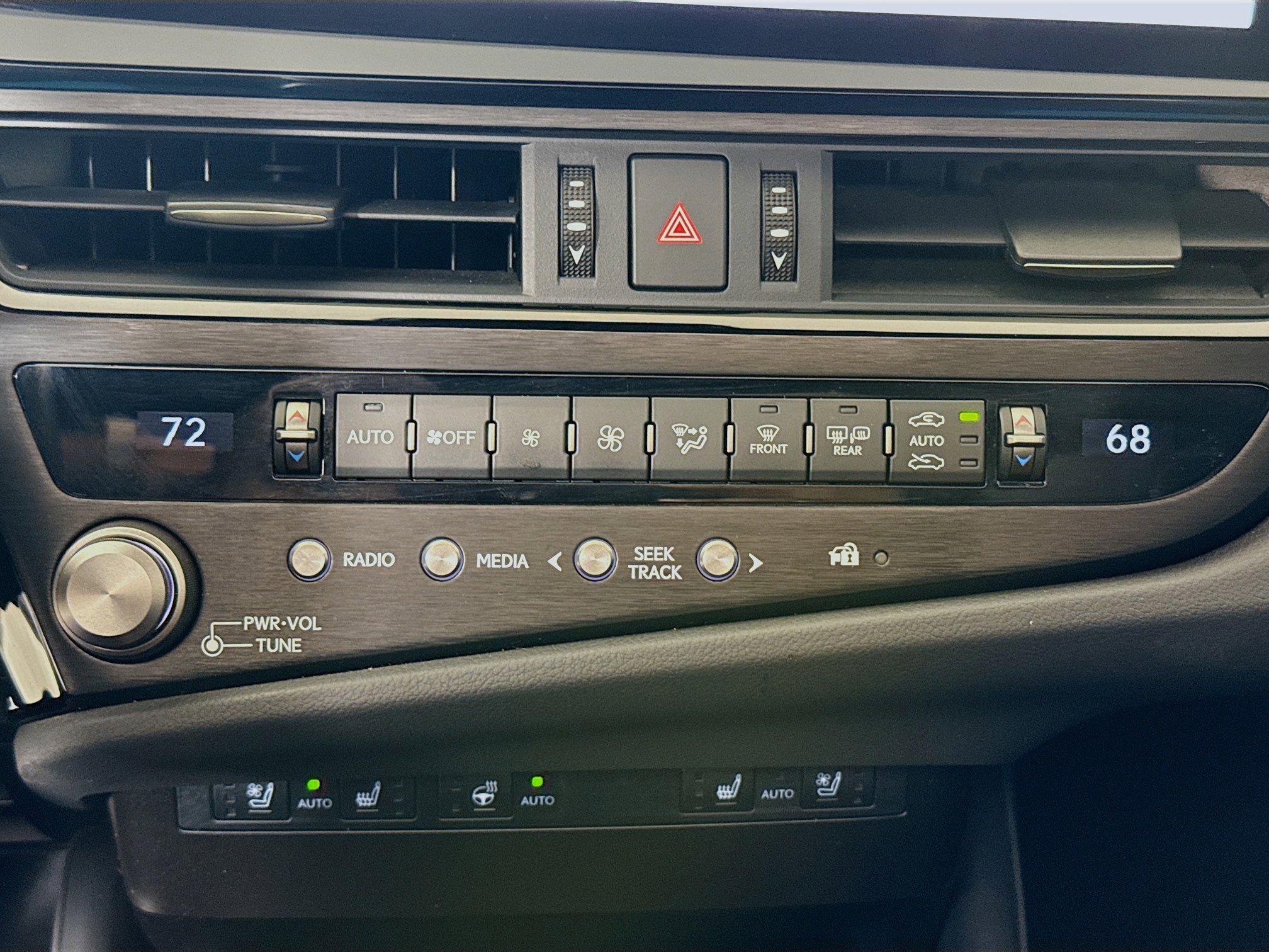 Certified 2023 Lexus ES 350 F Sport w/ Accessory Package (Z2) image 18