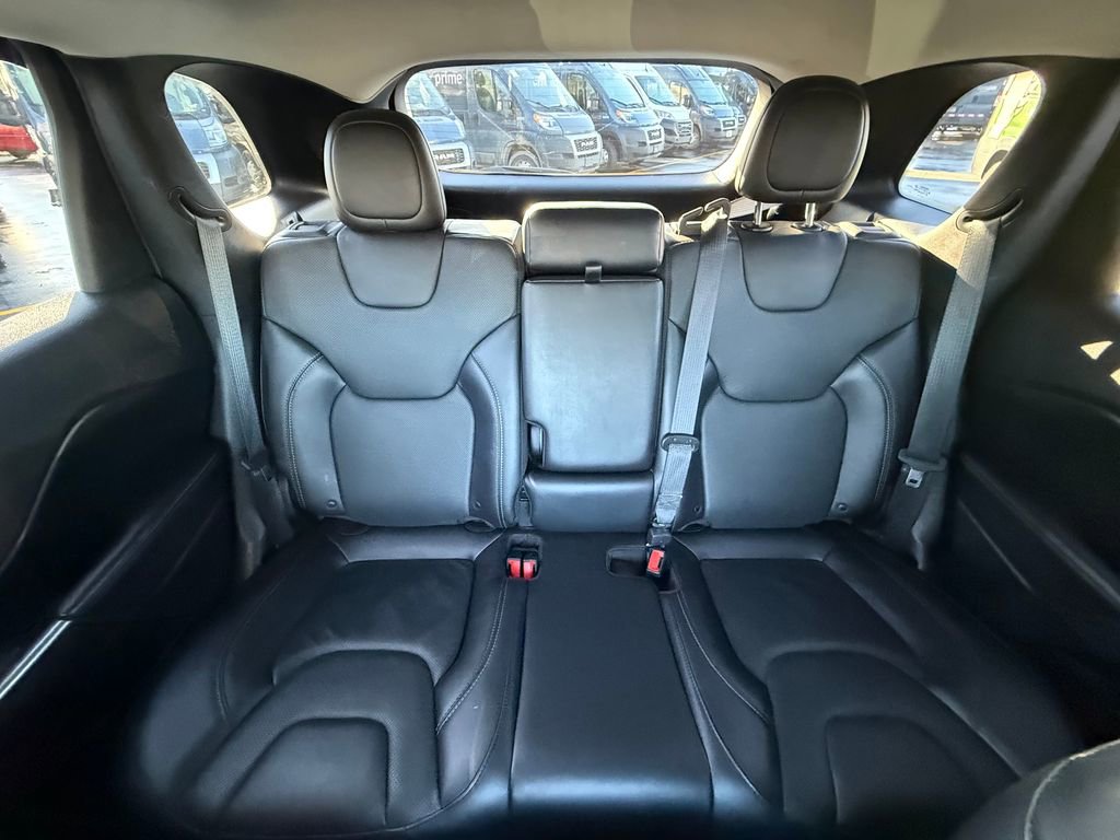 Used 2019 Jeep Cherokee Limited image 16