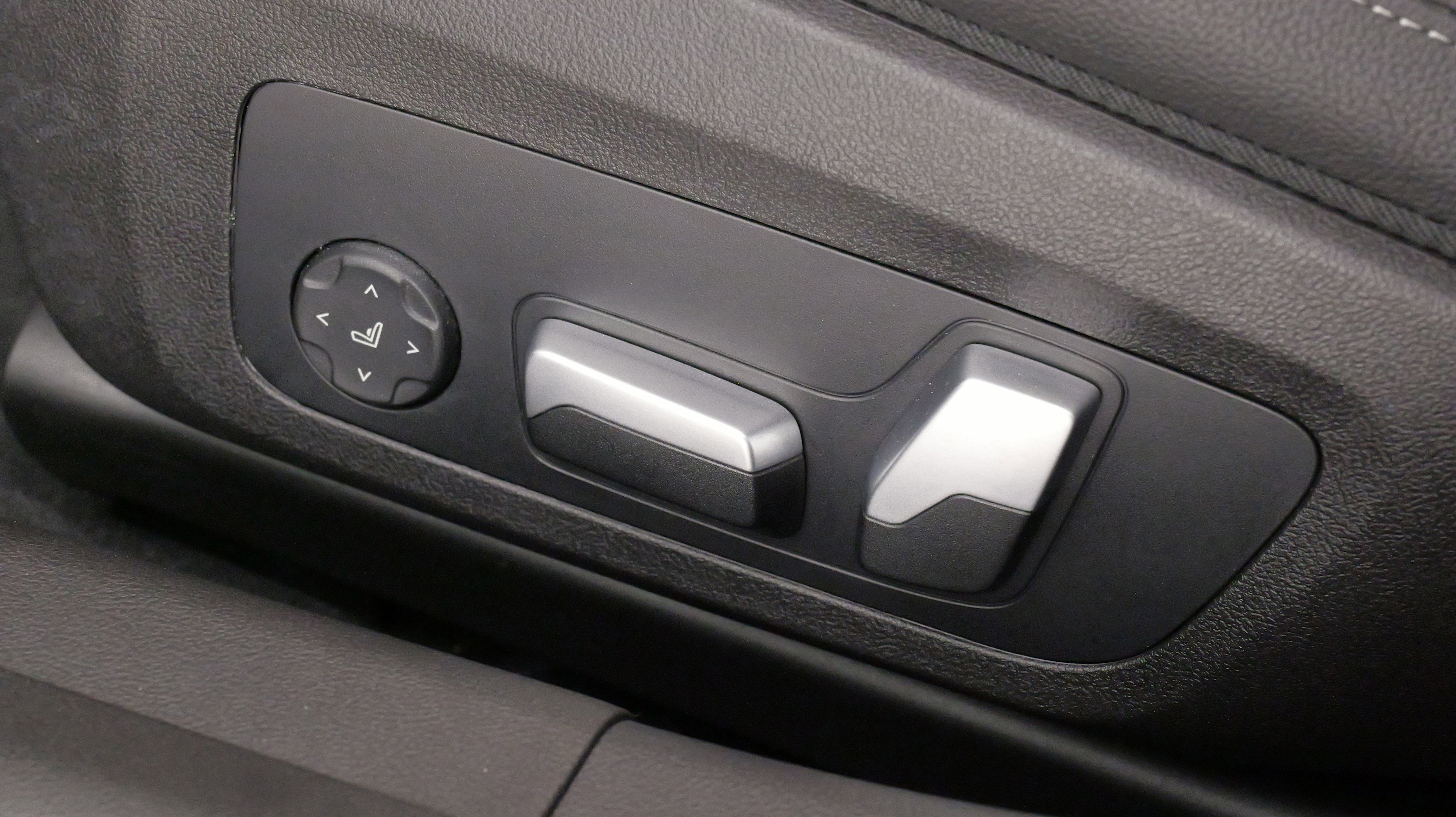 Used 2023 BMW 330i xDrive Sedan w/ Driving Assistance Package image 36