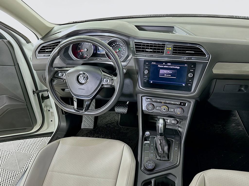Certified 2021 Volkswagen Tiguan SE w/ Panoramic Sunroof Package image 19