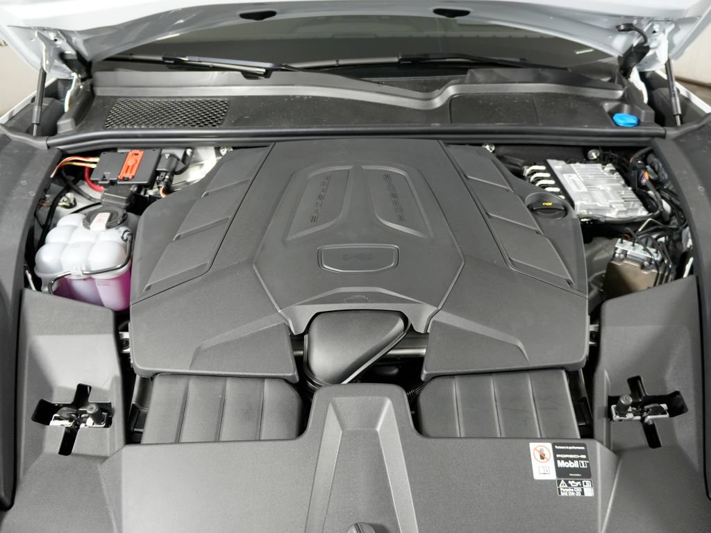 Certified 2026 Porsche Cayenne AWD/4WD image 40