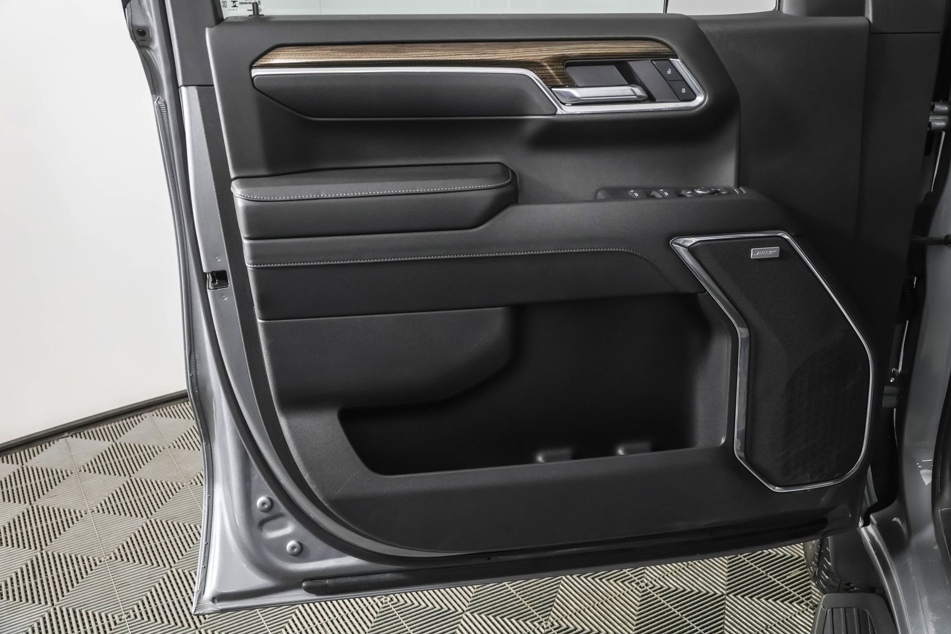 Used 2025 Chevrolet Silverado 1500 LT Trail Boss w/ Convenience Package II image 39