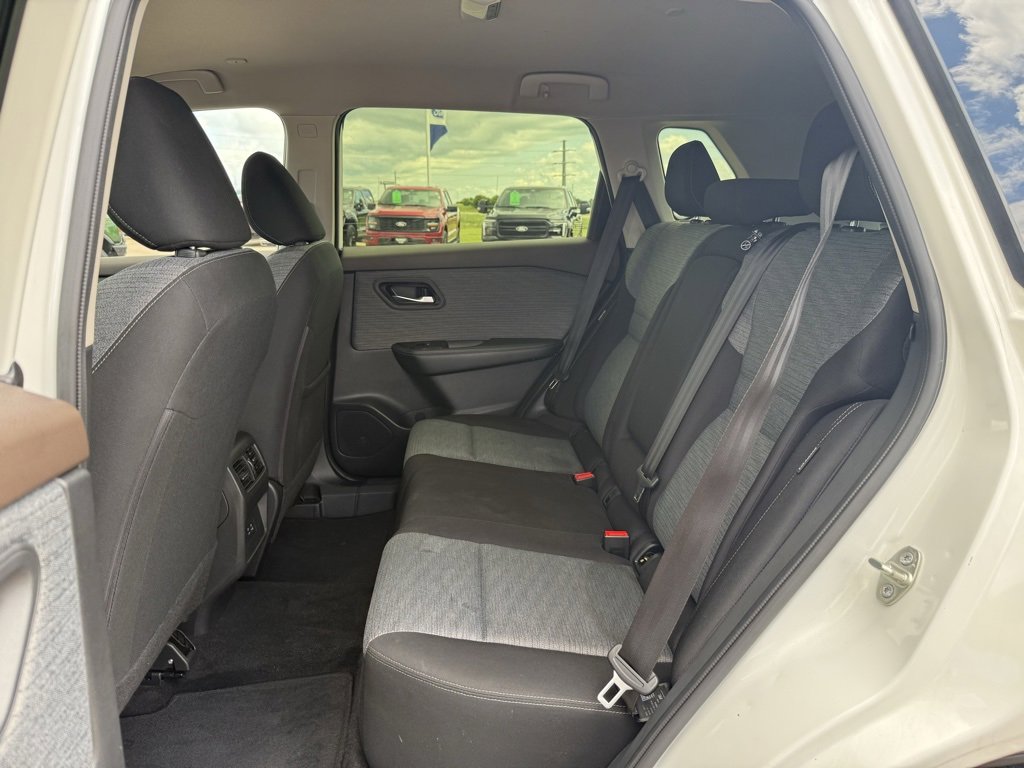 Used 2023 Nissan Rogue SV image 8