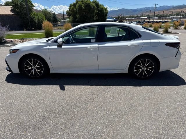 Used 2023 Toyota Camry SE FWD image 3