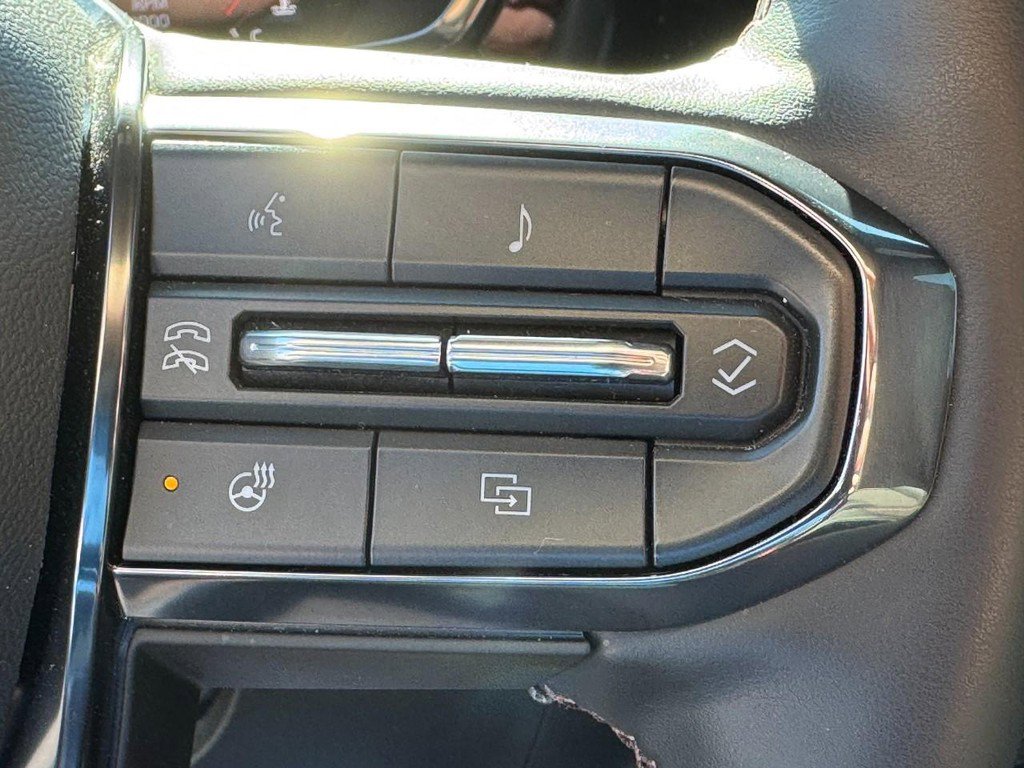 Used 2024 GMC Canyon AT4 w/ AT4 Premium Package AWD/4WD image 18