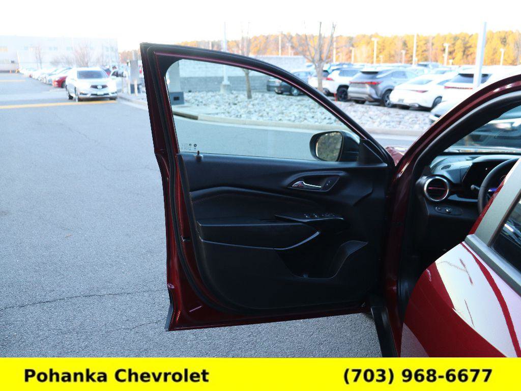 Used 2024 Chevrolet Trax RS w/ Sunroof Package image 22
