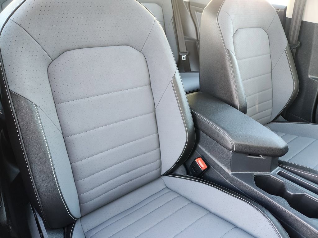 Certified 2025 Volkswagen Jetta SE image 15