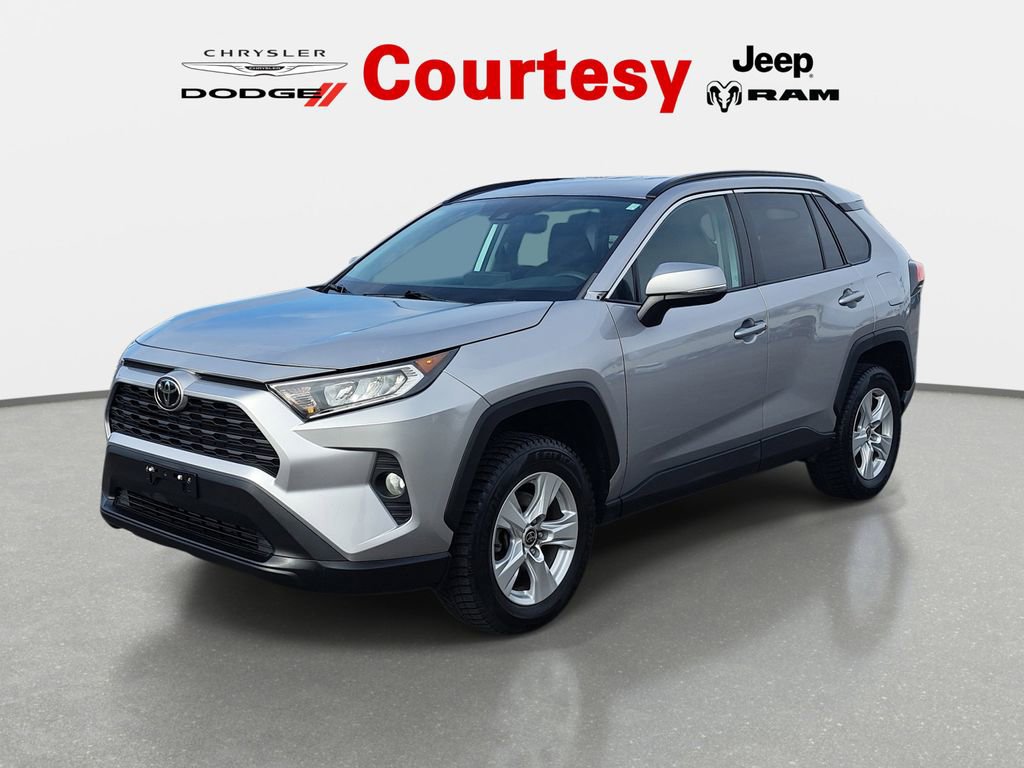 Used 2021 Toyota RAV4 XLE w/ Carpet Mat Package (TMS) AWD/4WD image 7