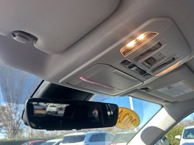 Used 2024 Toyota Highlander XLE image 32