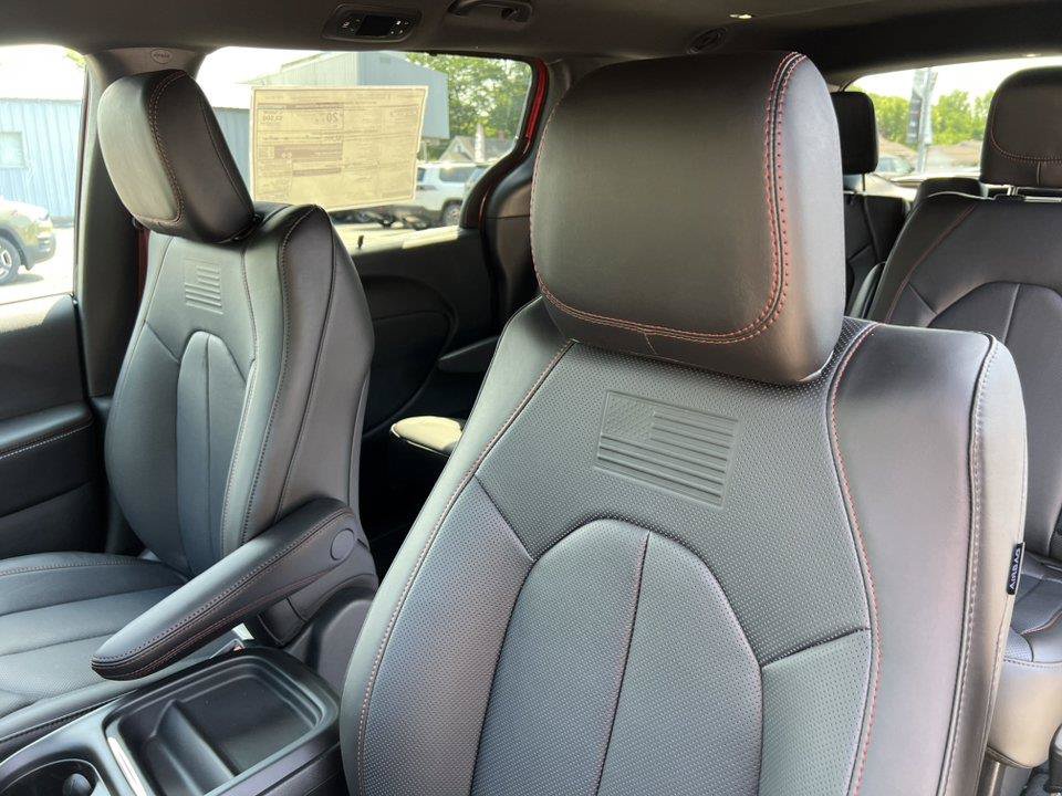 New 2027 Chrysler Pacifica Select AWD/4WD image 13