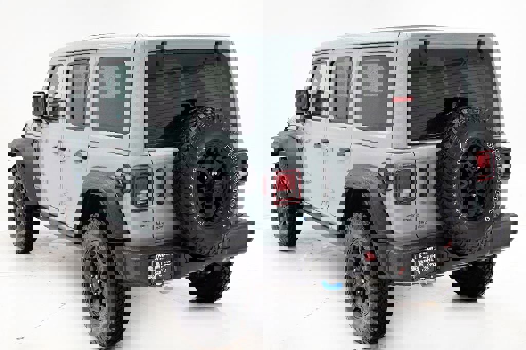 Used 2023 Jeep Wrangler Unlimited w/ Sun & Screen Package image 7