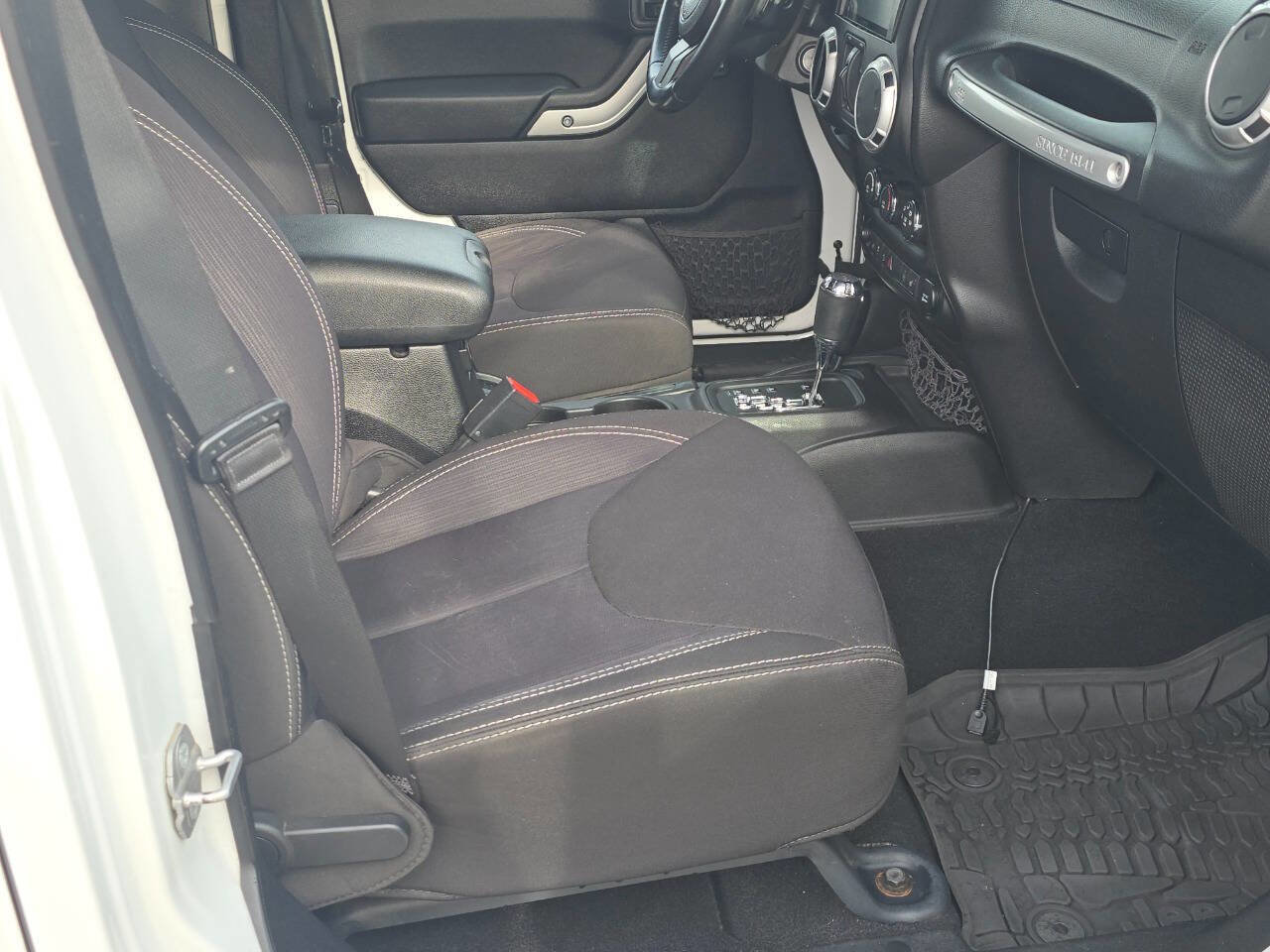Used 2014 Jeep Wrangler Unlimited Sahara w/ Connectivity Group image 15