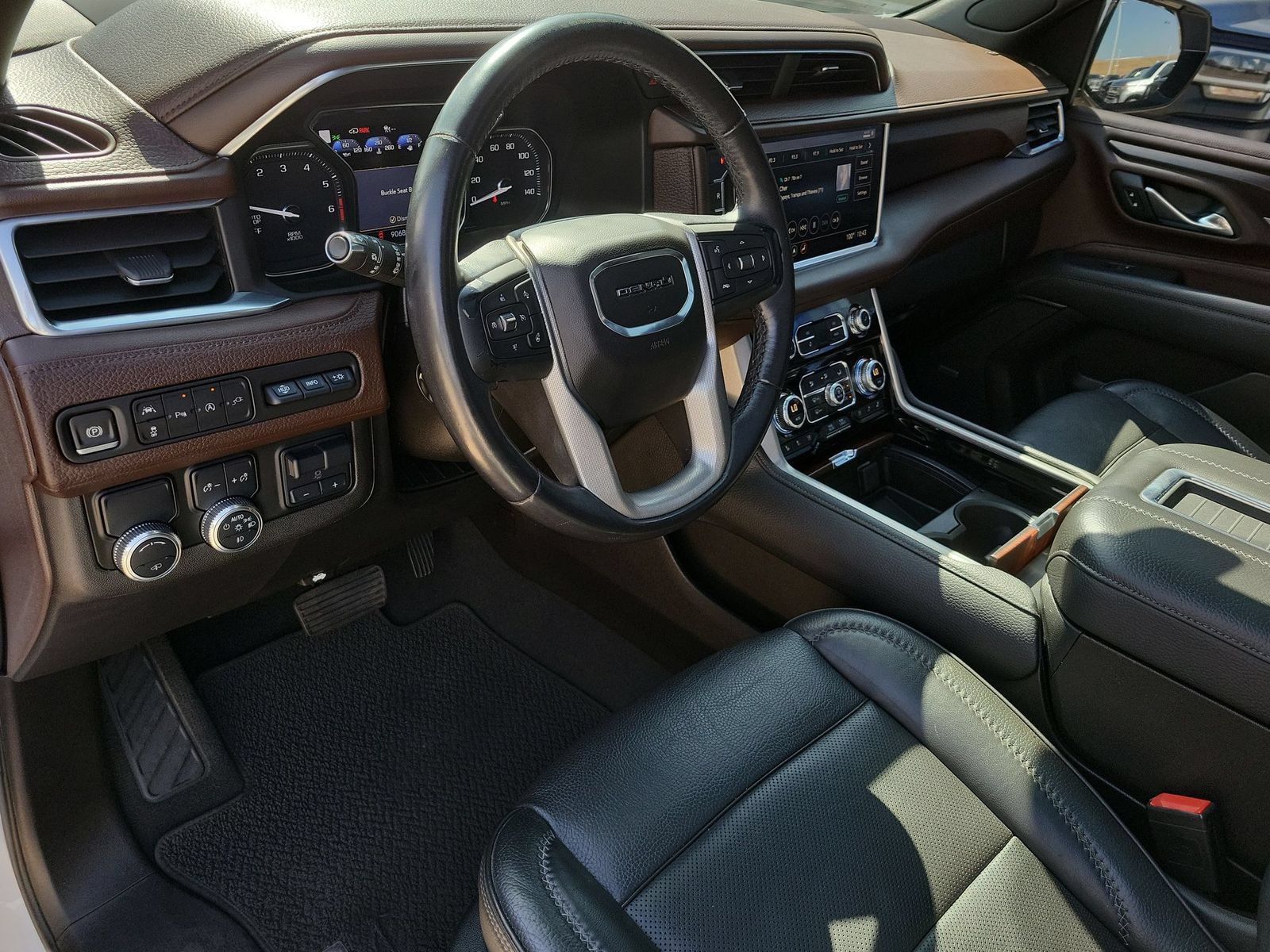 Used 2021 GMC Yukon Denali w/ Denali Premium Package RWD image 10