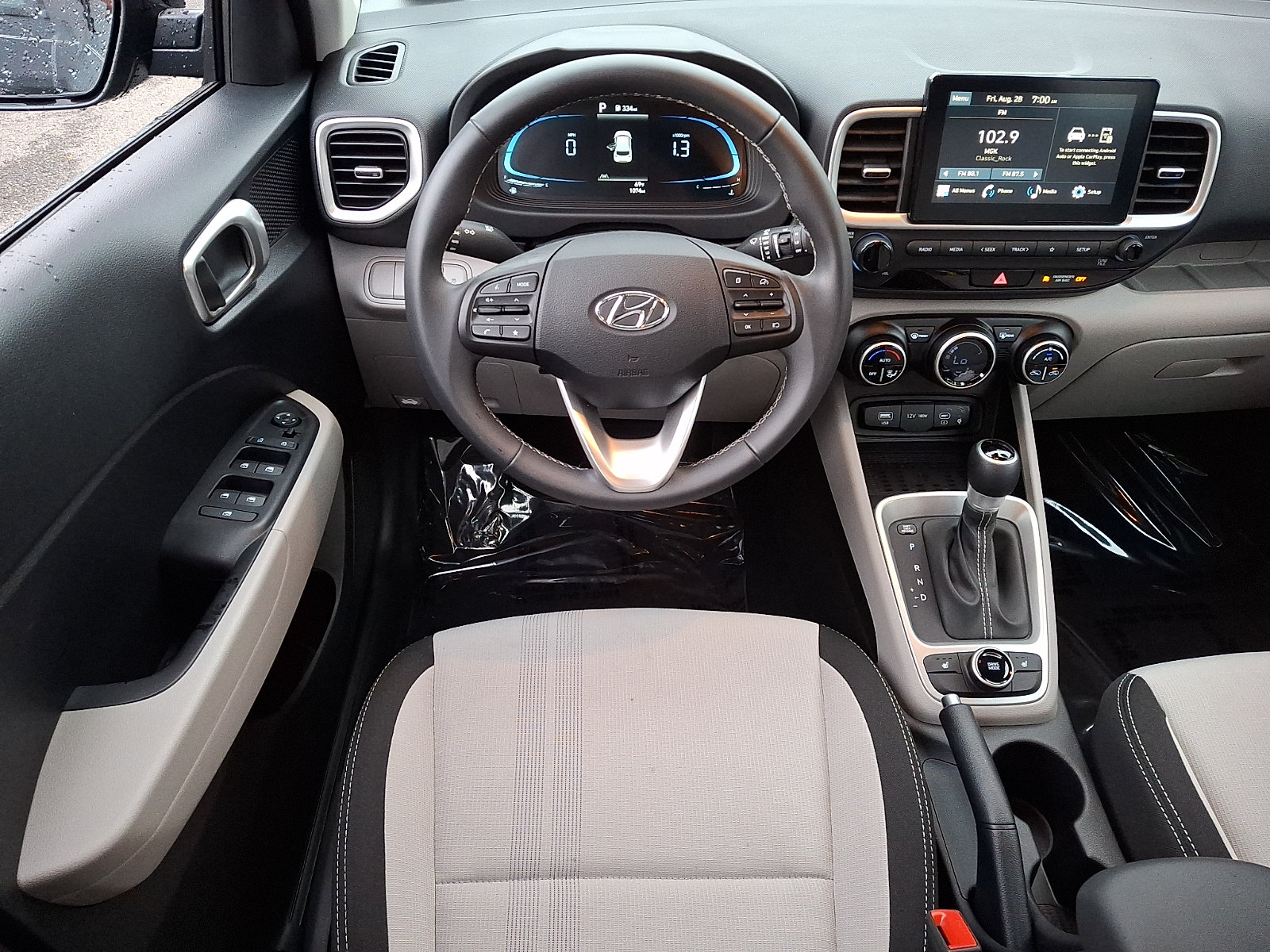 Used 2026 Hyundai Venue SEL FWD image 11