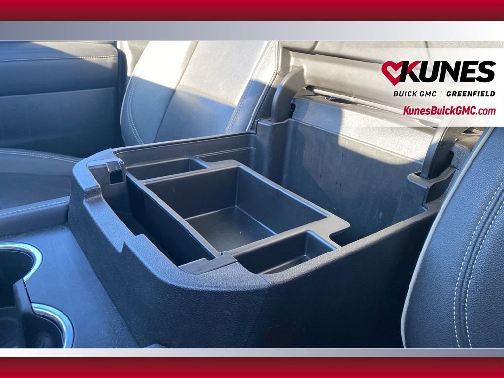 Used 2024 GMC Yukon XL SLT image 32