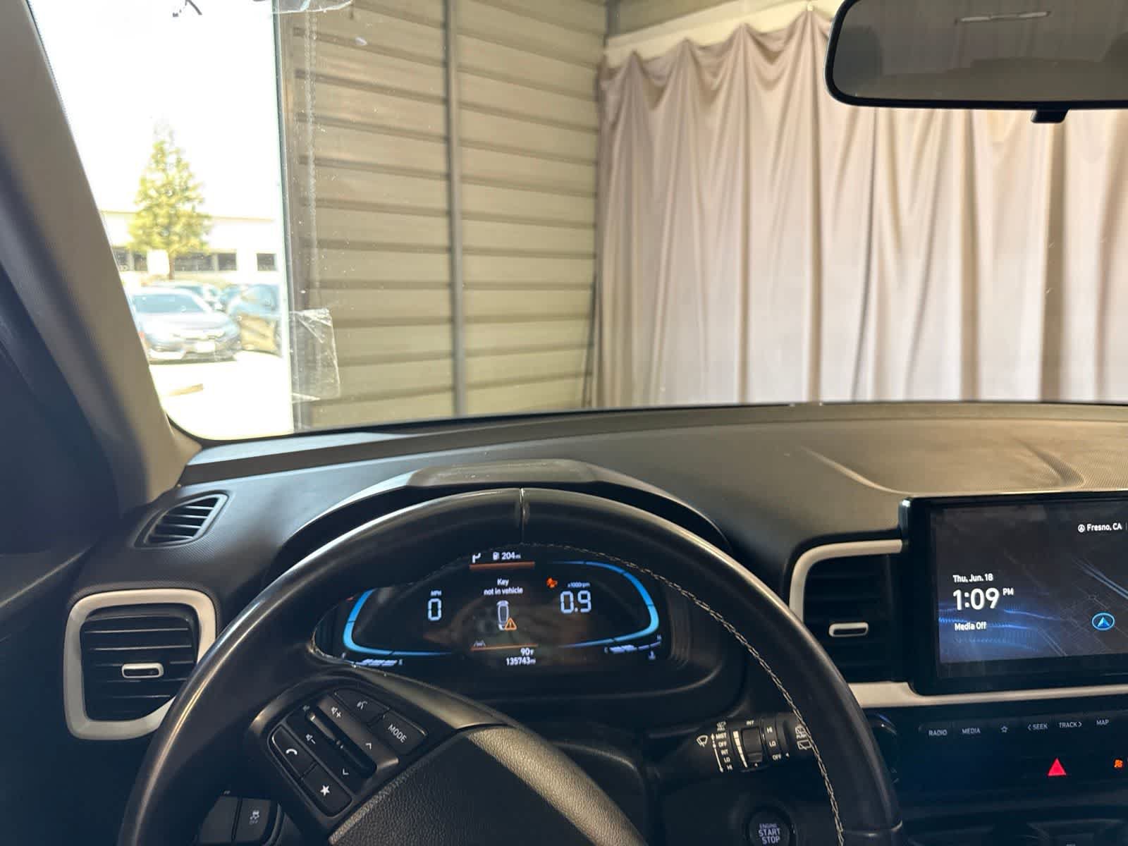 Used 2023 Hyundai Venue Limited FWD image 21