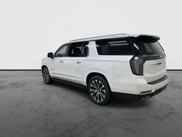Used 2025 Chevrolet Suburban High Country AWD/4WD image 9
