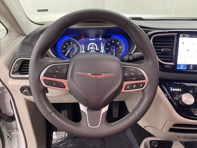 Used 2024 Chrysler Pacifica Touring-L FWD image 30