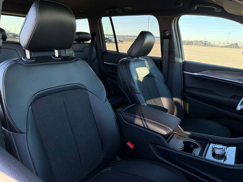 New 2026 Jeep Grand Cherokee Altitude image 20