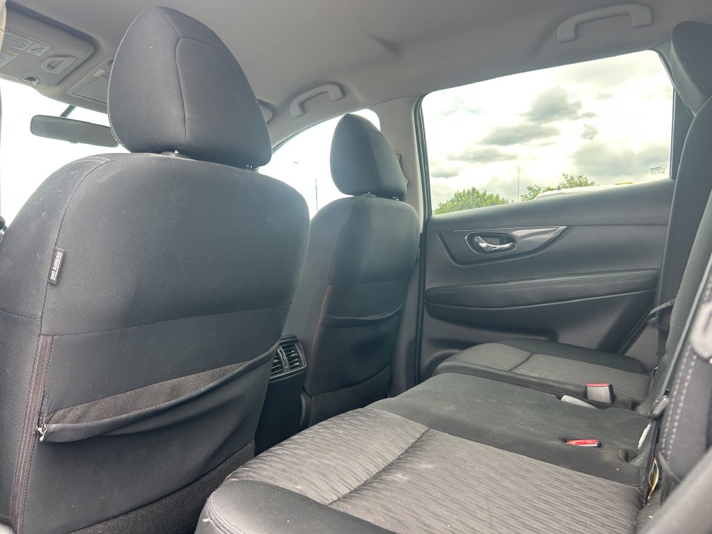 Used 2017 Nissan Rogue SV FWD image 30