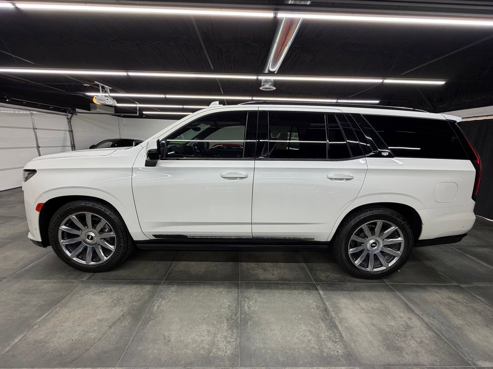 Used 2023 Cadillac Escalade Sport Platinum w/ LPO, ONYX Package image 3