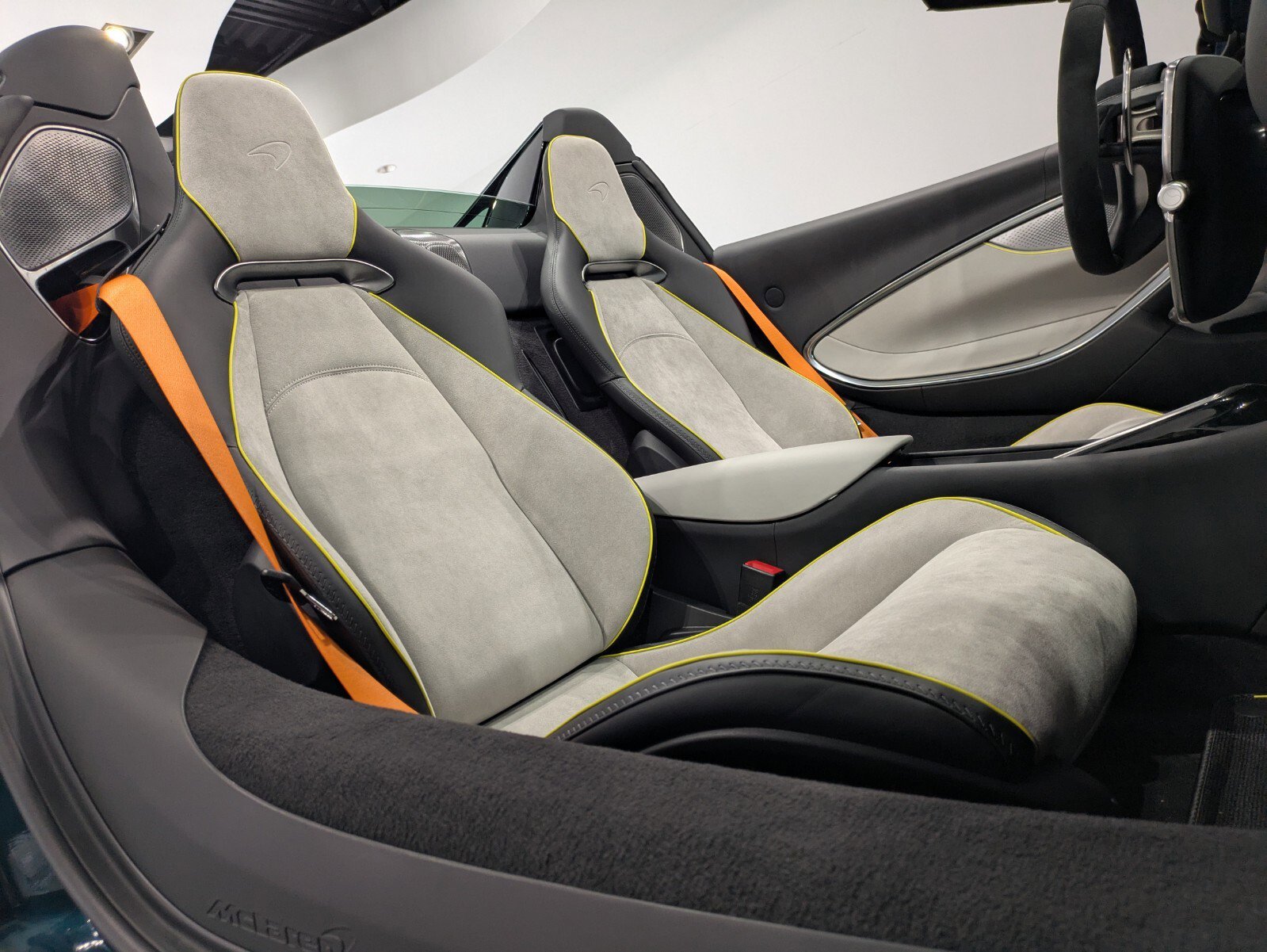 Used 2025 McLaren Artura Spider image 20