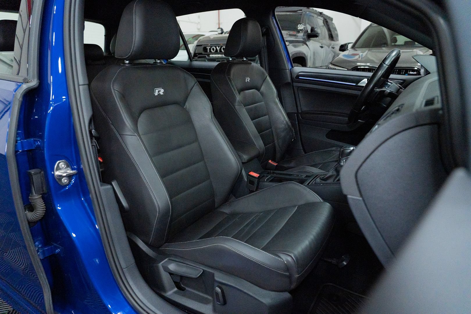 Used 2015 Volkswagen Golf R 4-Door AWD/4WD image 29
