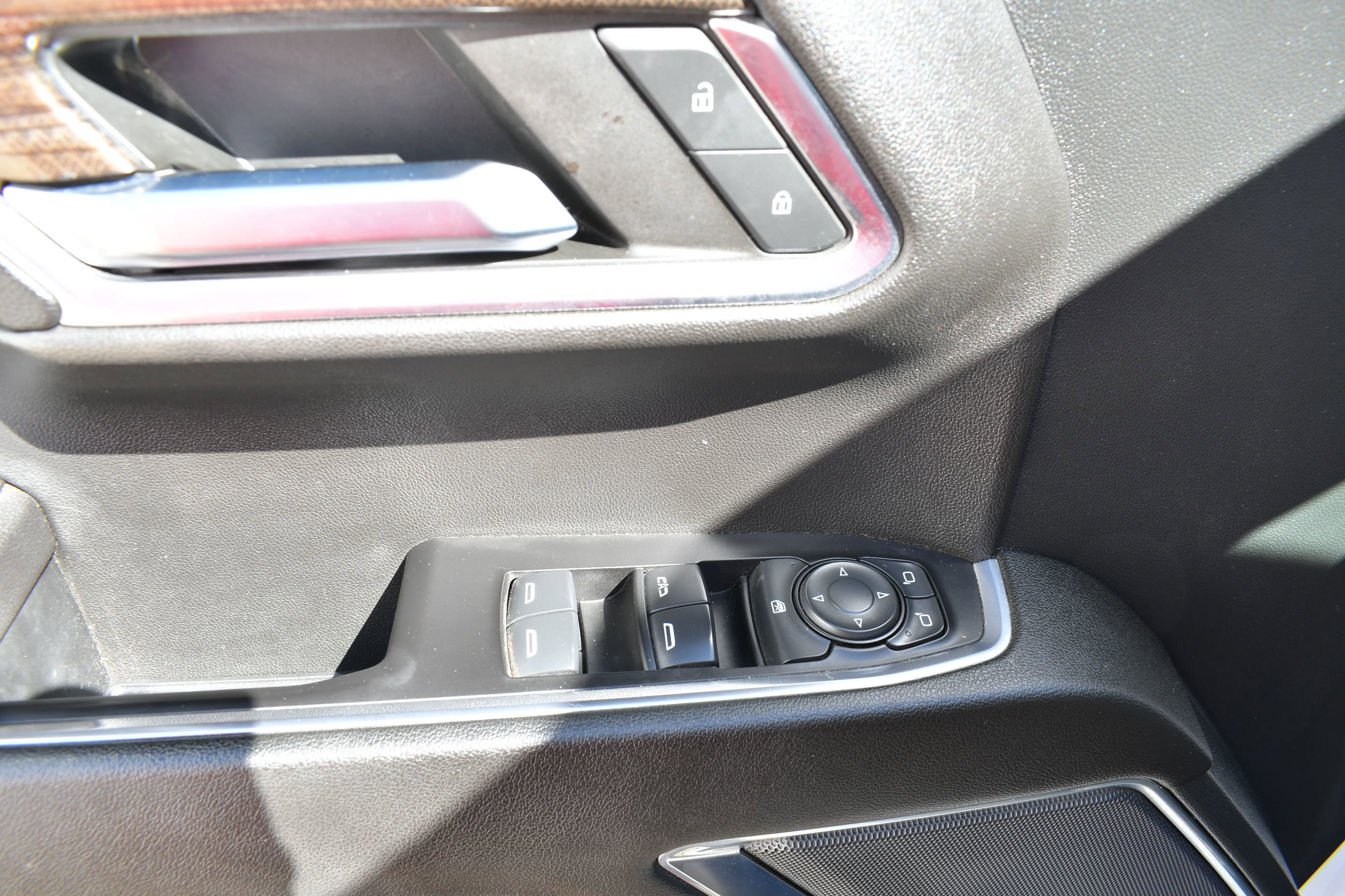 Used 2023 Chevrolet Silverado 1500 LT w/ Z71 Off-Road Package image 14