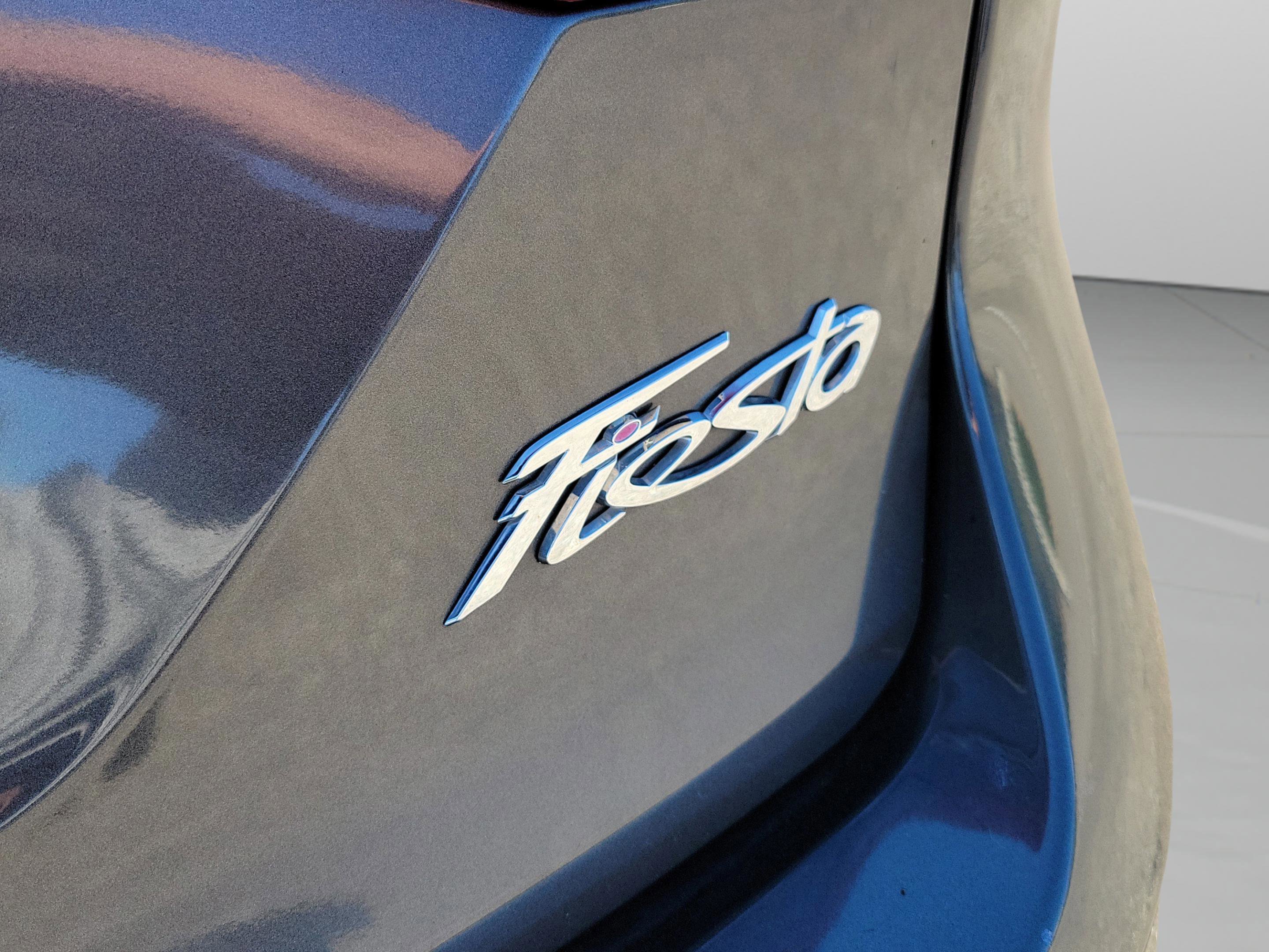 Used 2017 Ford Fiesta SE image 12