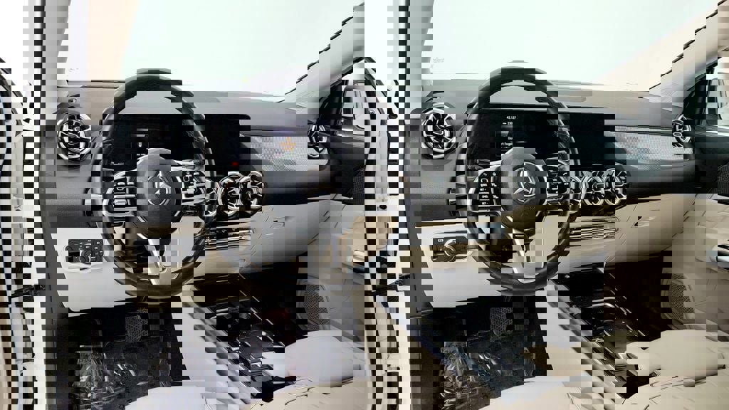 Used 2023 Mercedes-Benz GLA 250 w/ Premium Package image 11