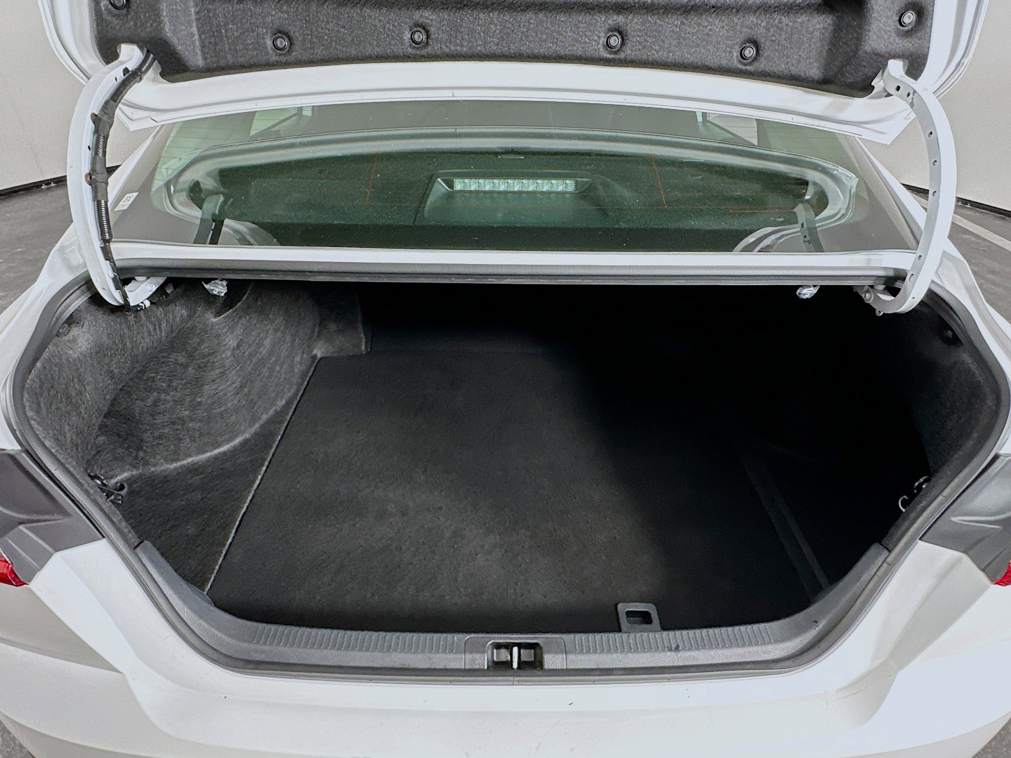 Used 2025 Toyota Camry LE image 29