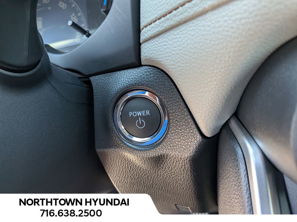 Used 2025 Toyota RAV4 XLE AWD/4WD image 18