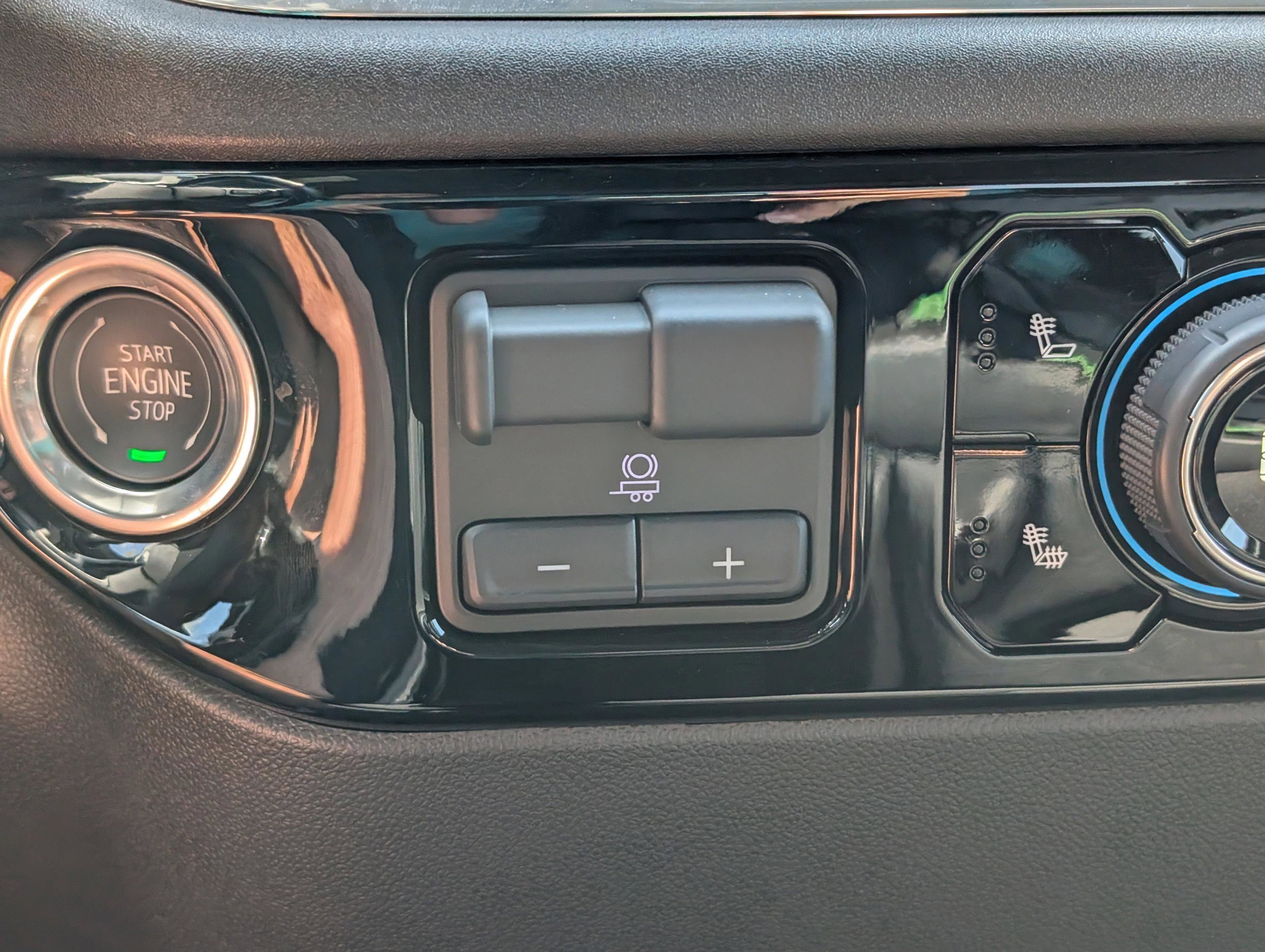 Used 2024 Chevrolet Silverado 2500 LT w/ Convenience Package image 29