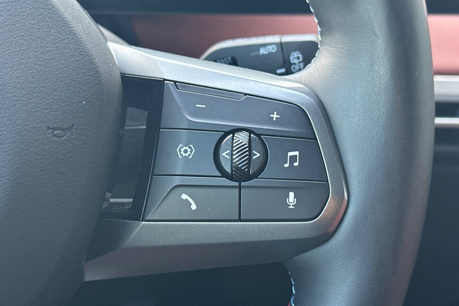 Used 2025 BMW iX M60 image 33