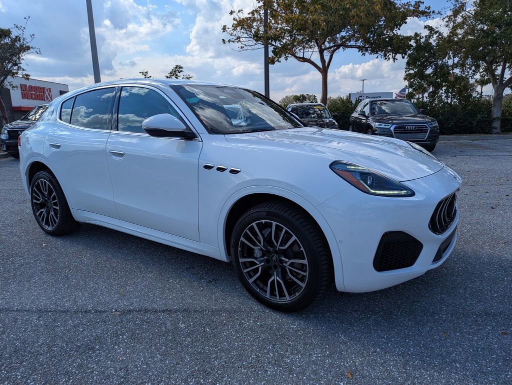 Used 2025 Mercedes-Benz GLB 250 4MATIC image 21