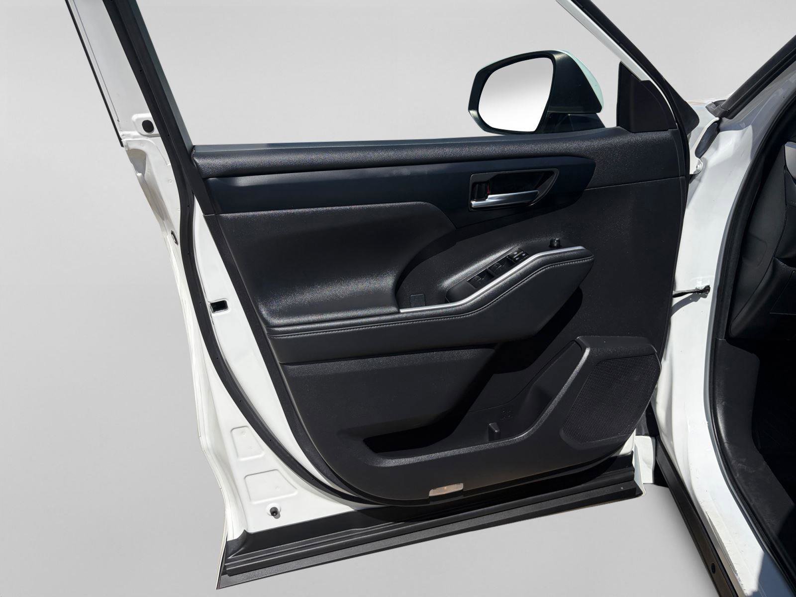 Used 2023 Toyota Highlander XLE image 17