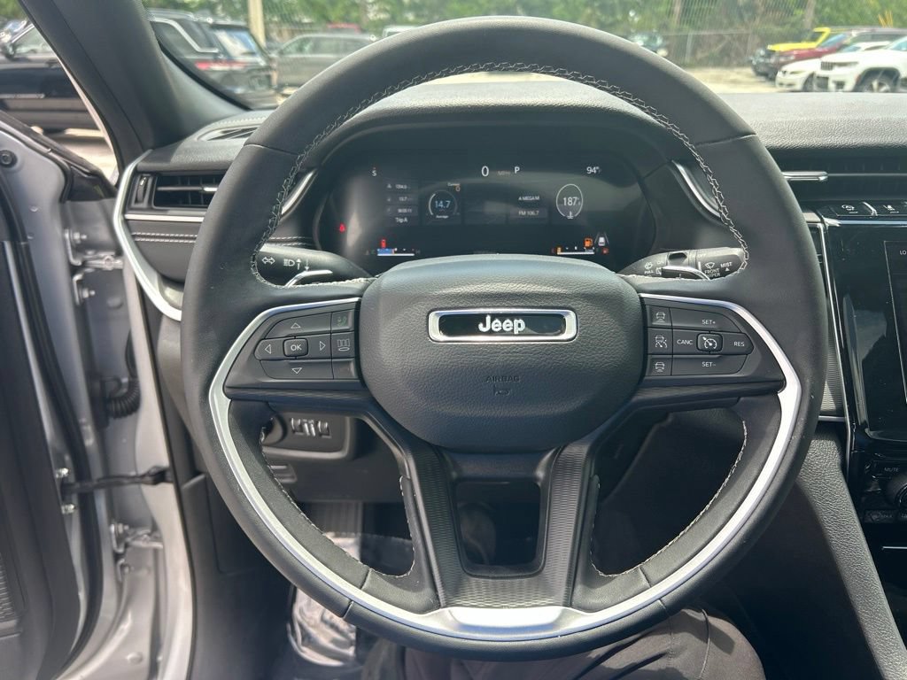 Used 2024 Jeep Grand Cherokee Laredo X w/ Luxury Tech Group I AWD/4WD image 17