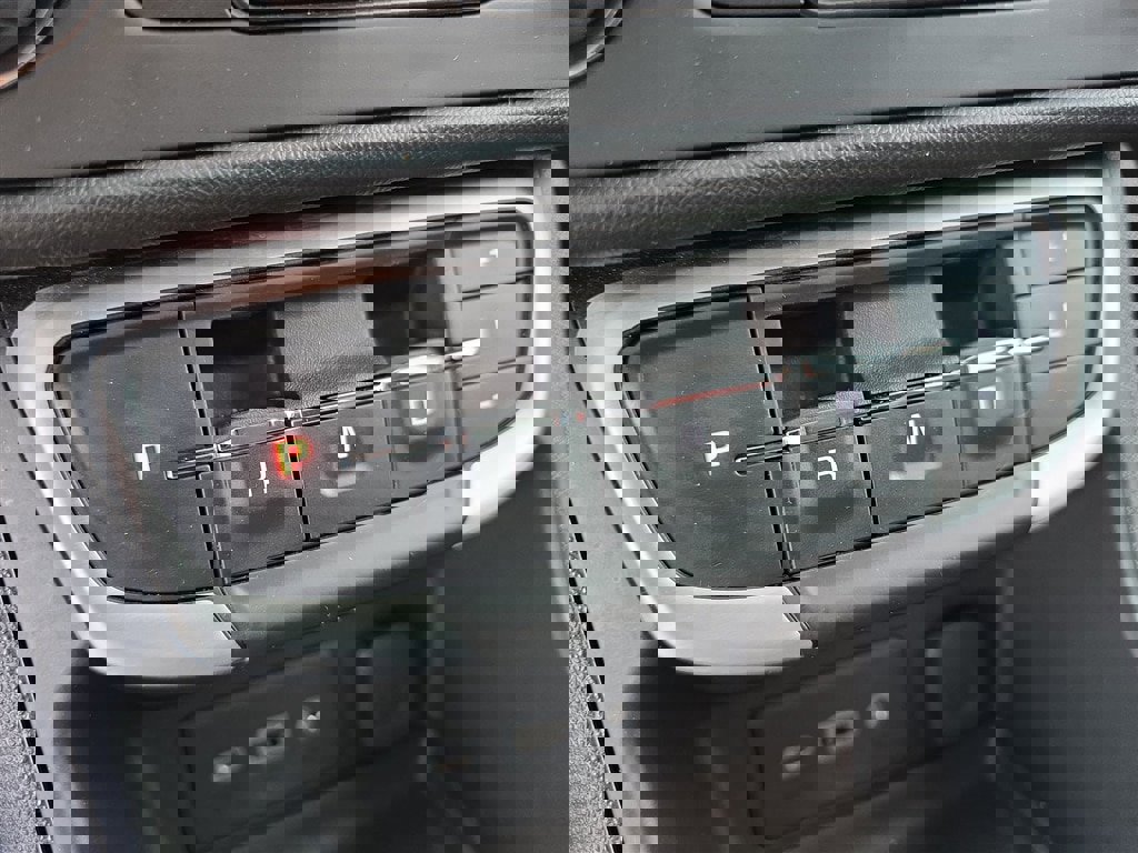 Used 2023 GMC Terrain SLE w/ Driver Convenience Package image 19