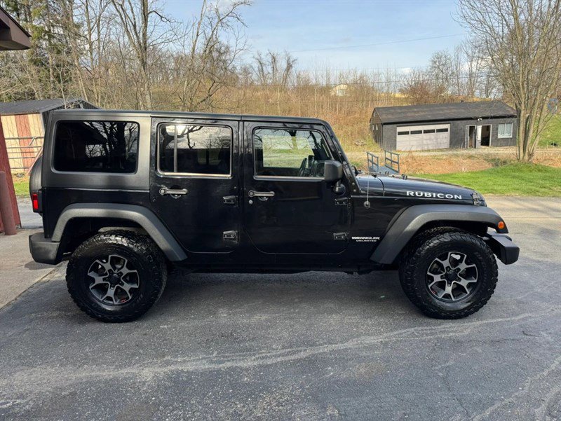 Used 2015 Jeep Wrangler Unlimited Rubicon w/ Connectivity Group image 8