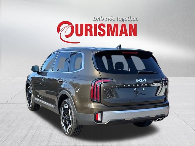 Used 2023 Kia Telluride EX w/ EX Captain's Chair Package image 4