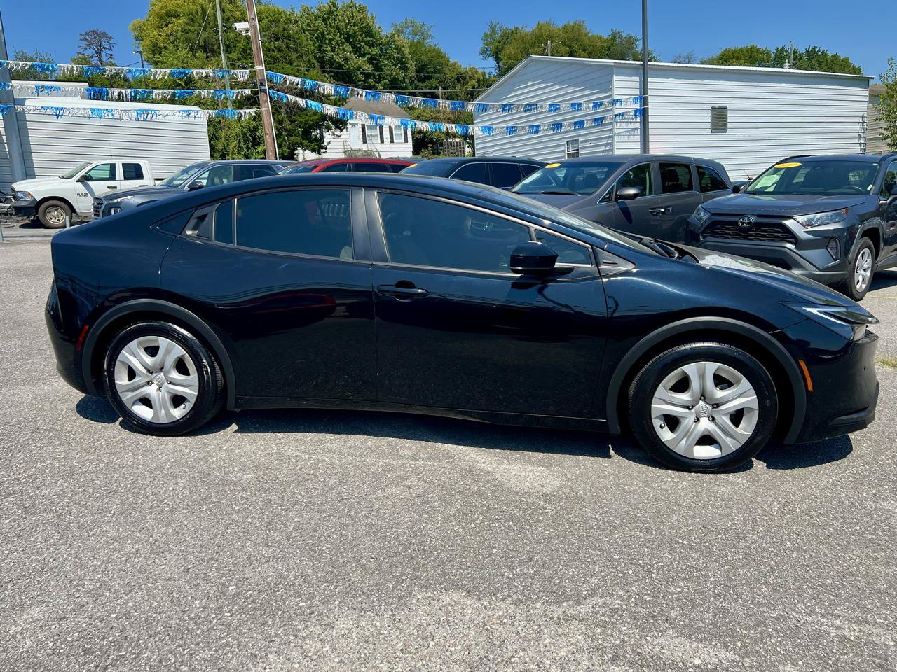Used 2024 Toyota Prius LE FWD image 8