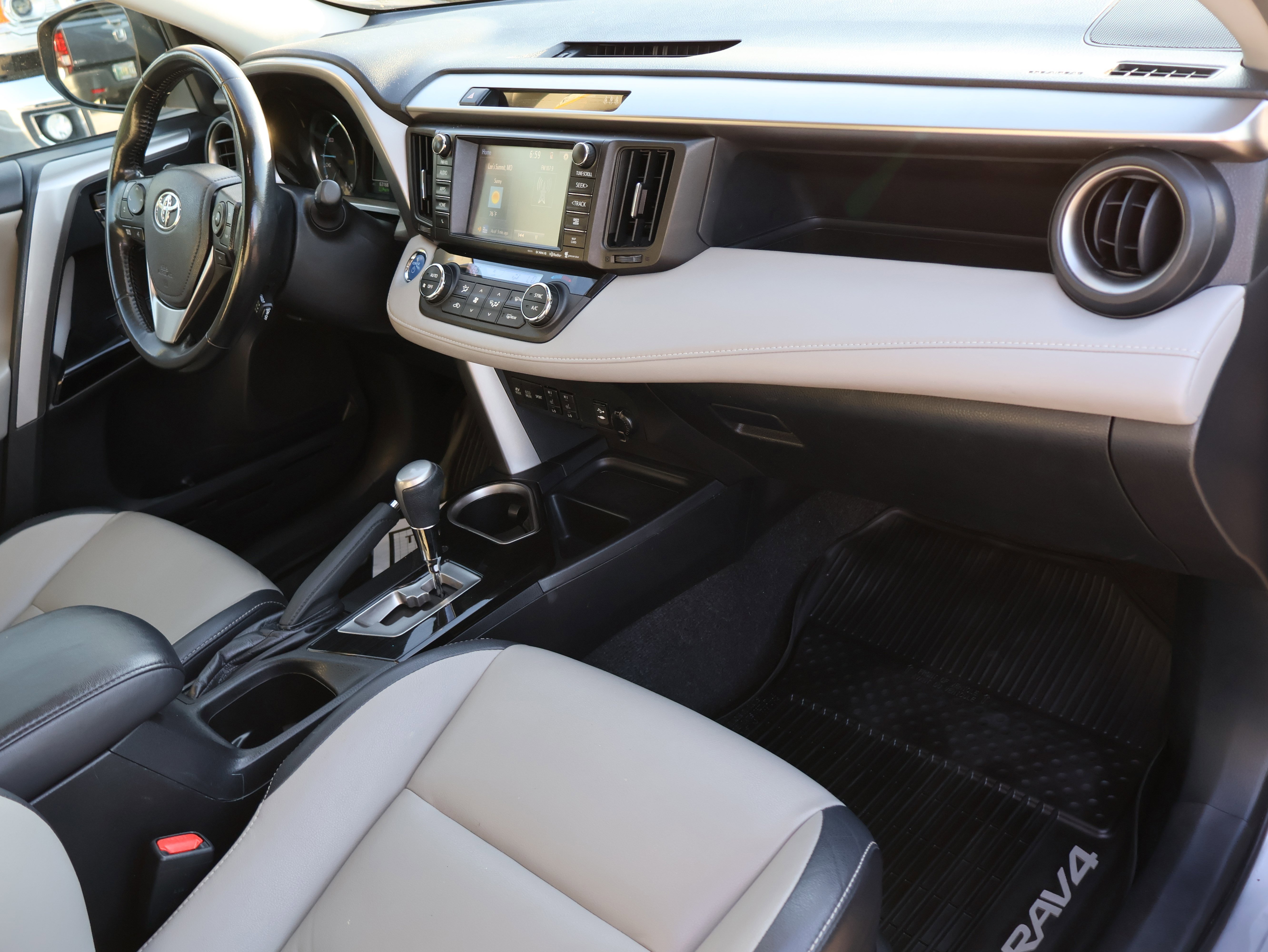 Used 2018 Toyota RAV4 Limited image 11