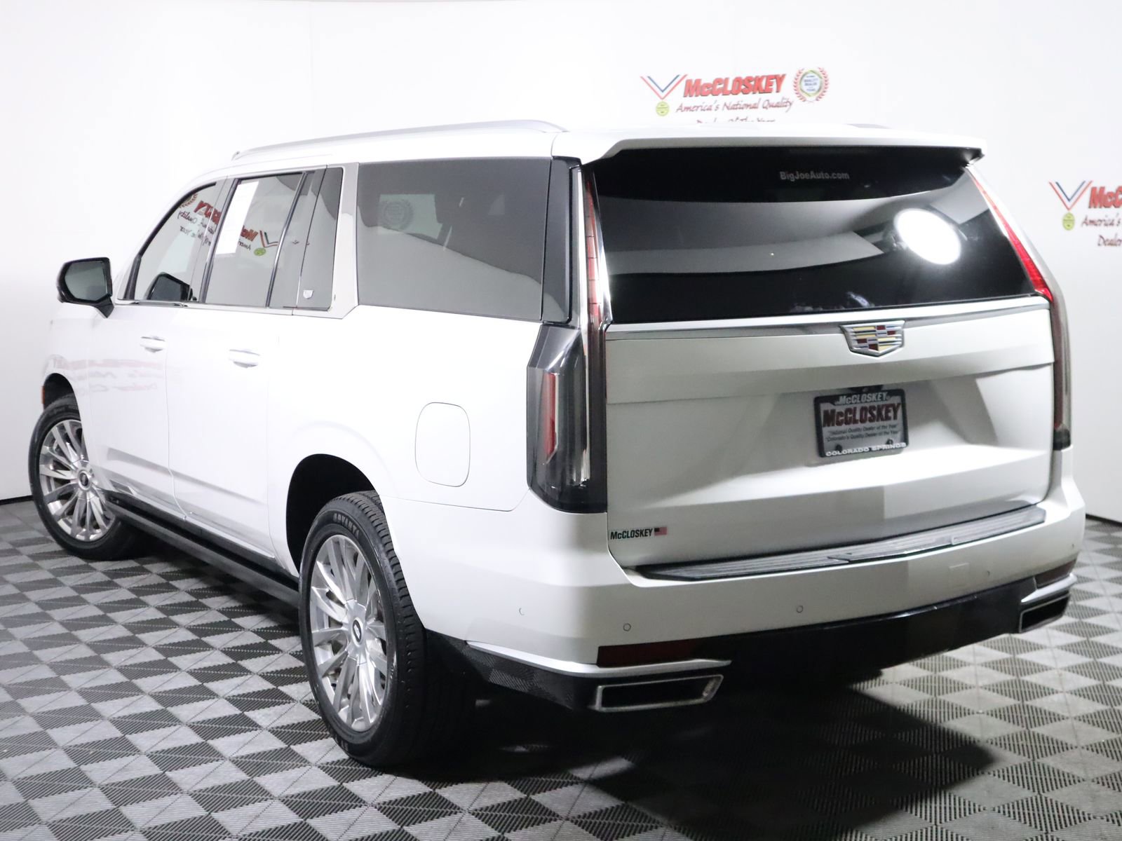 Used 2021 Cadillac Escalade ESV Premium Luxury w/ Driver Assist Tech Package AWD/4WD image 17