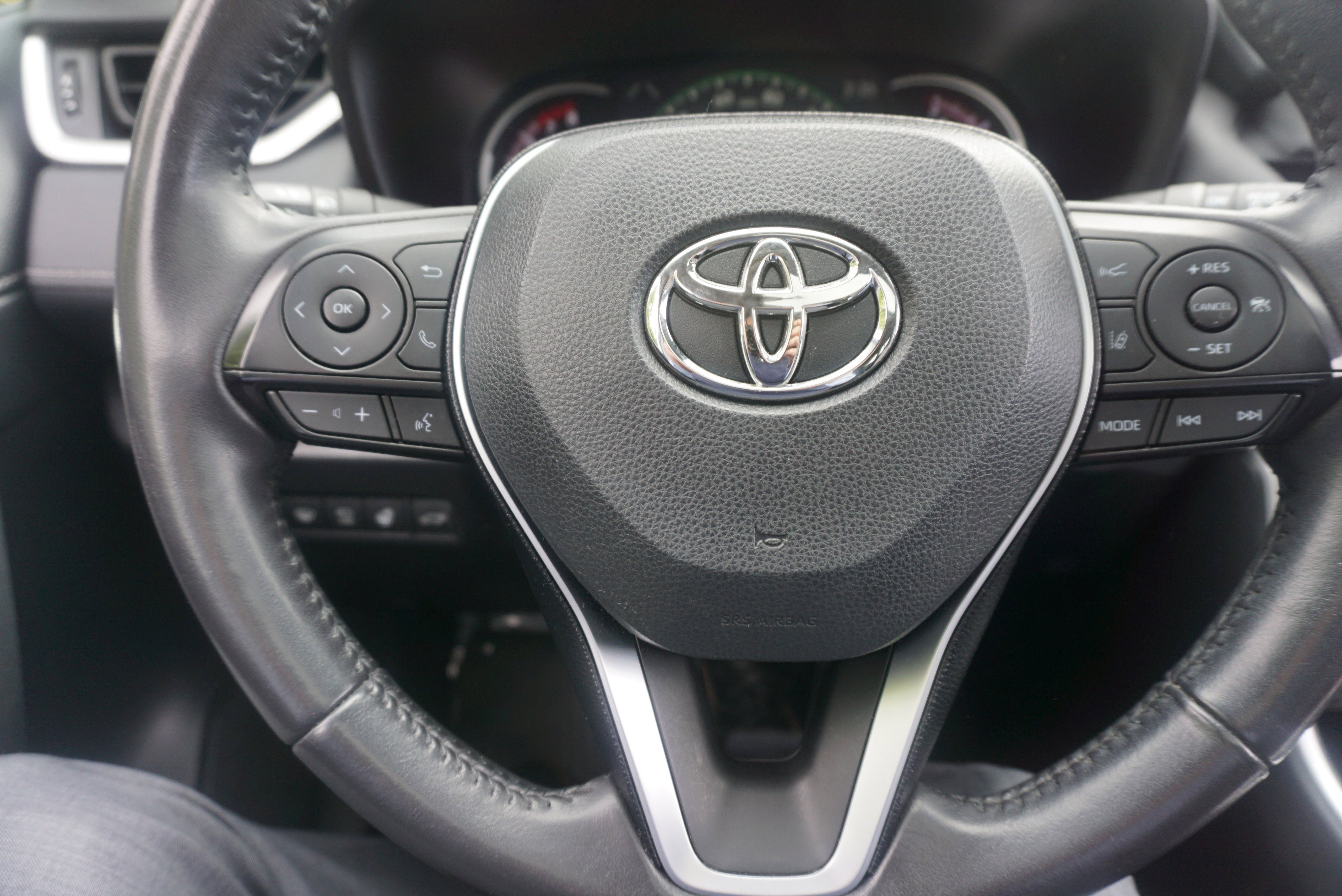 Used 2019 Toyota RAV4 Limited w/ Advanced Technology Package AWD/4WD image 9