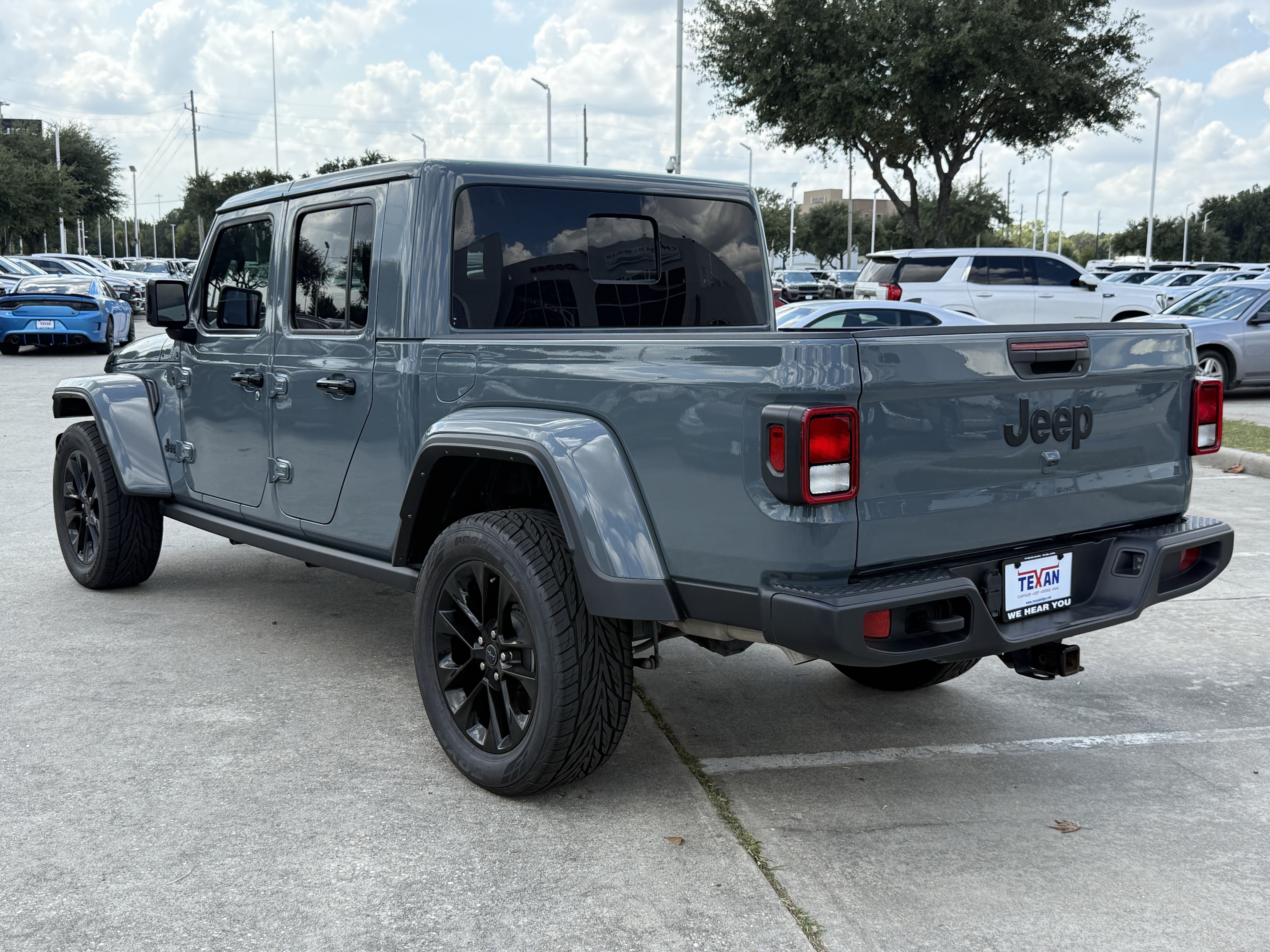 Used 2024 Jeep Gladiator Sport AWD/4WD image 7