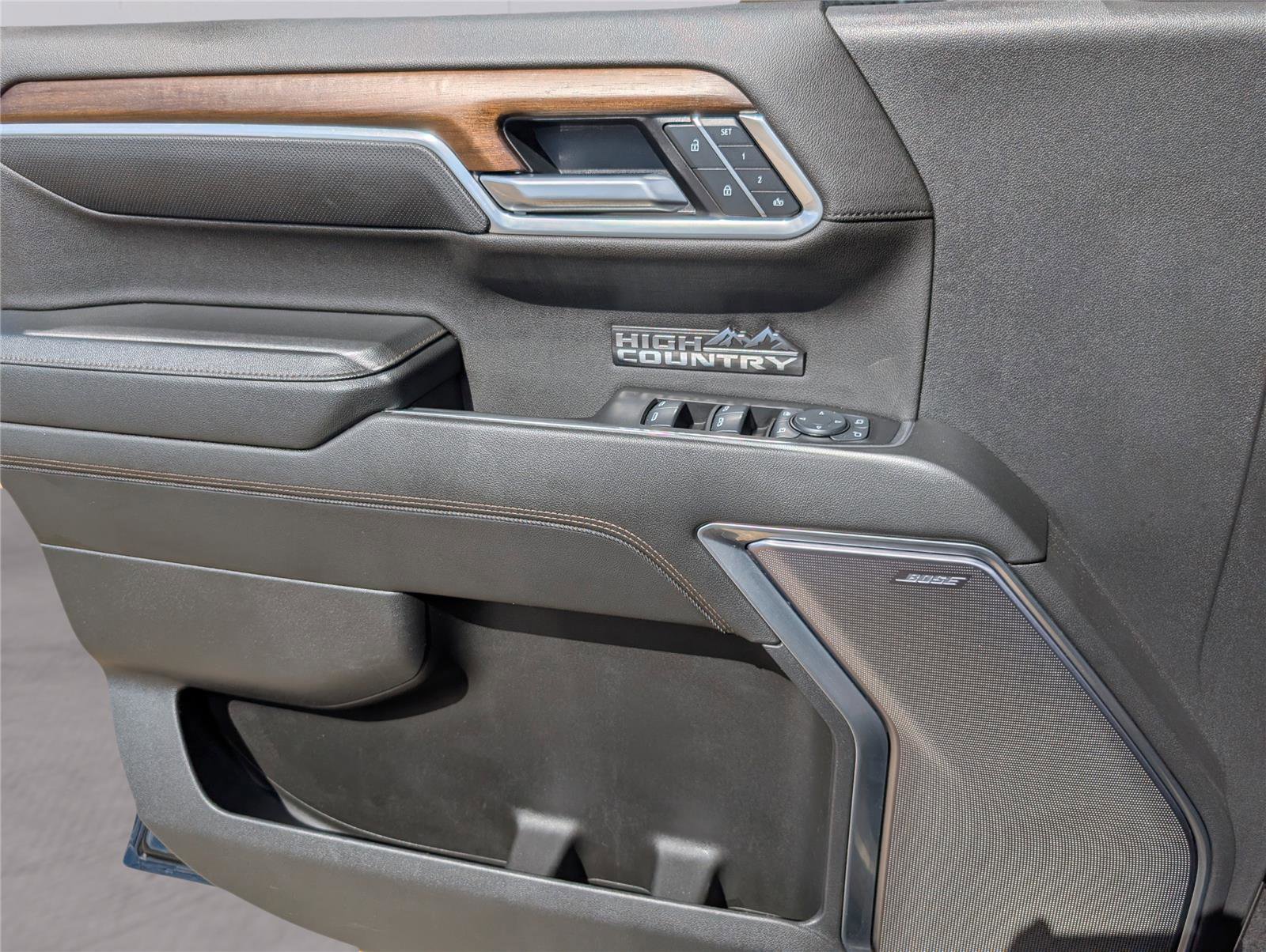Used 2025 Chevrolet Silverado 1500 High Country w/ Technology Package AWD/4WD image 16