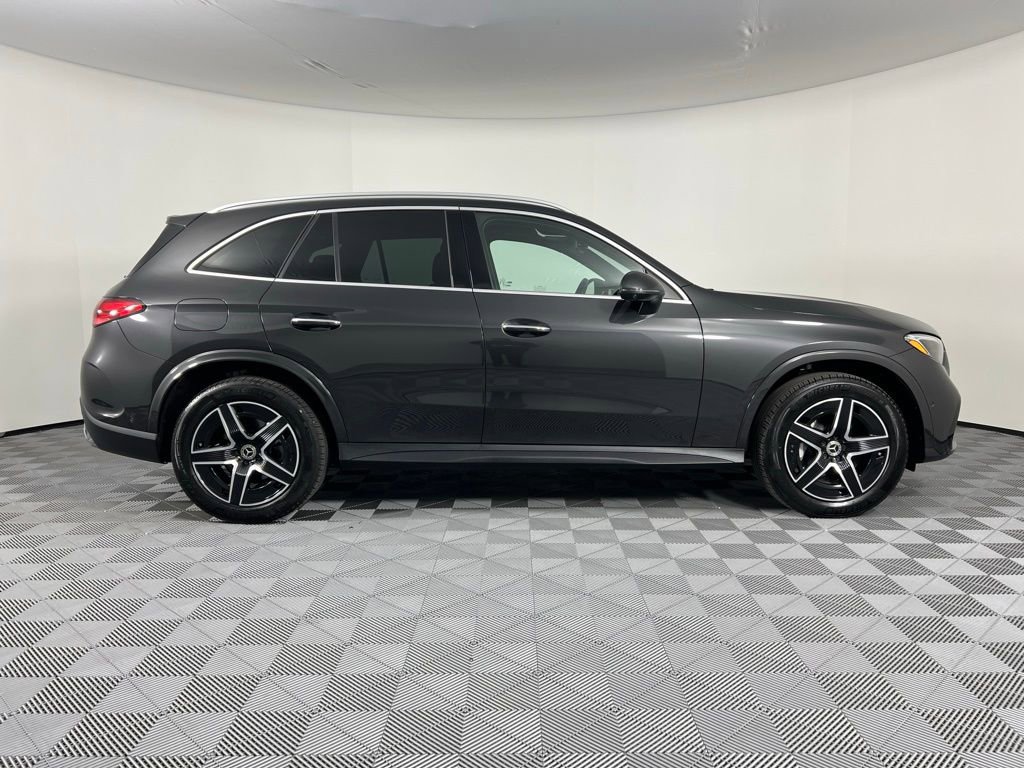 Used 2025 Mercedes-Benz GLC 300 4MATIC image 10