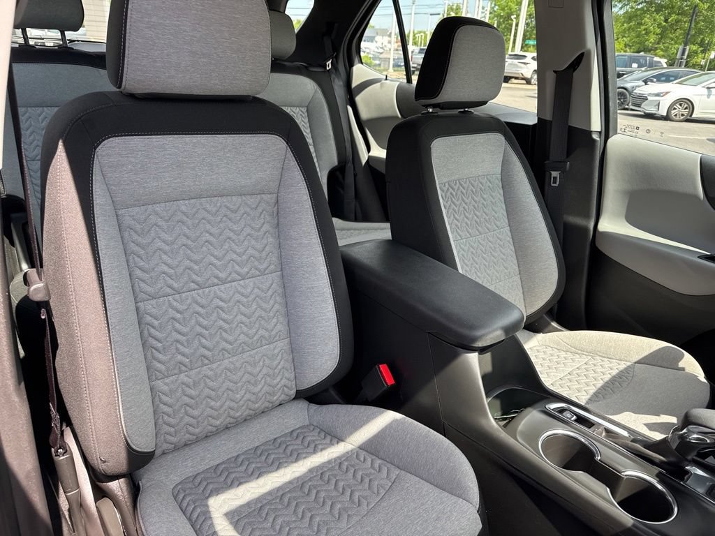 Used 2023 Chevrolet Equinox LS AWD/4WD image 32