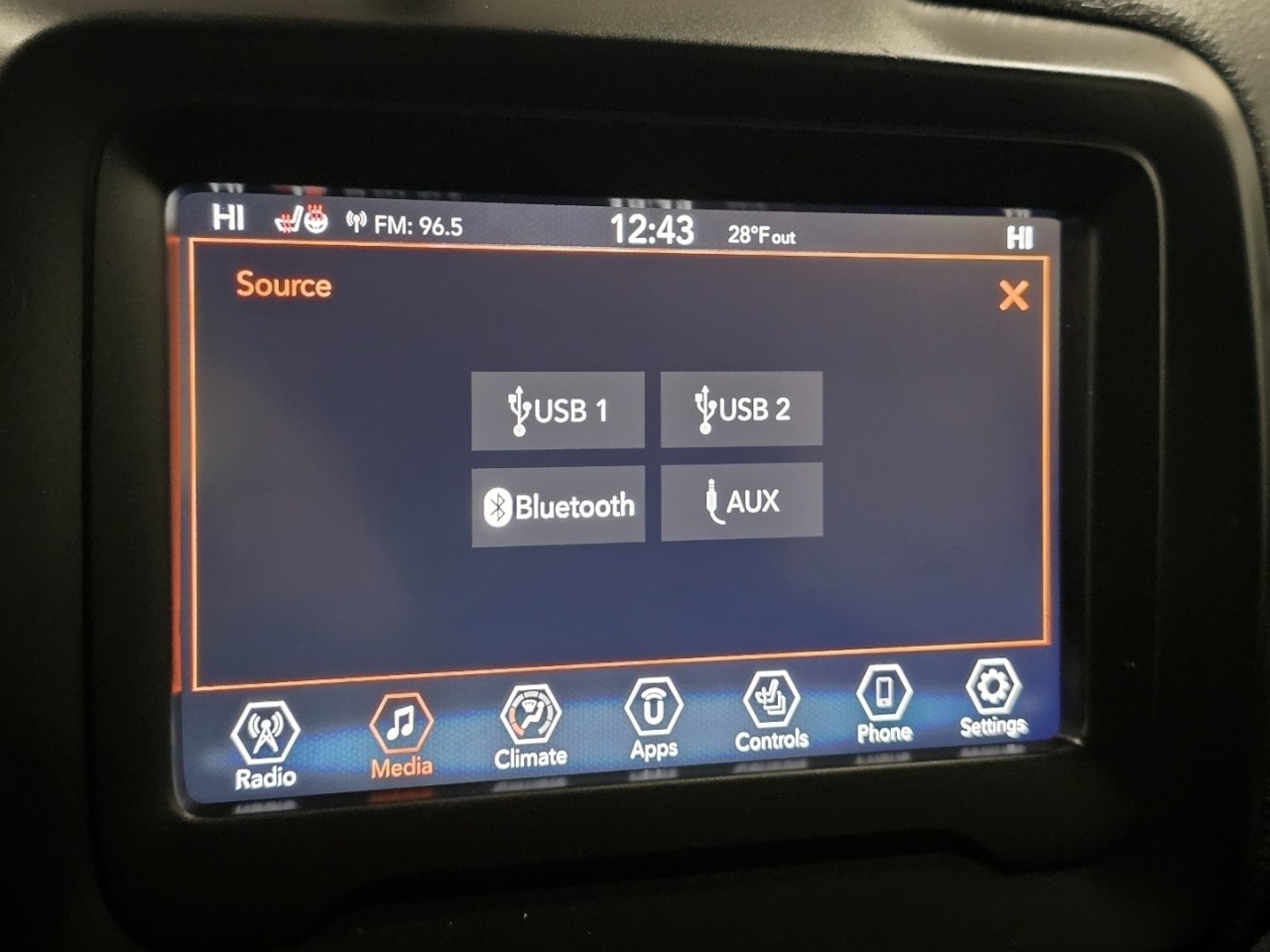 Used 2018 Jeep Renegade Latitude w/ Cold Weather Group image 4